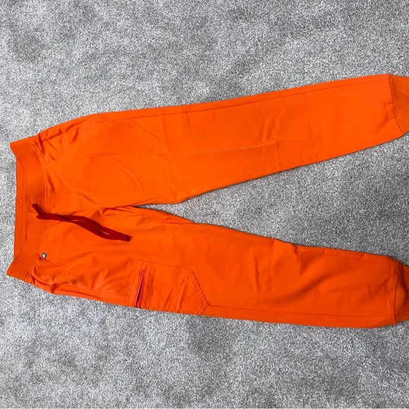 FIGS Women’s Orange Scrub Set - Picture 5 of 6